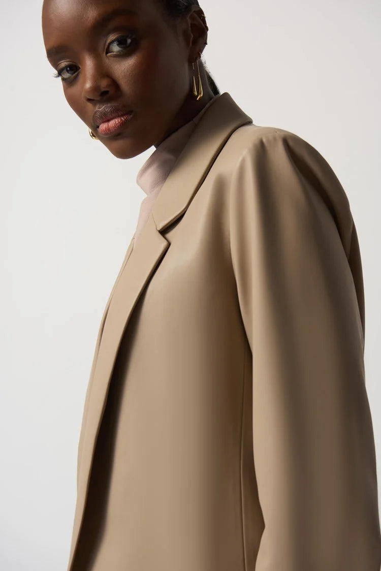 Veston long en cuirette beige/Joseph Ribkoff