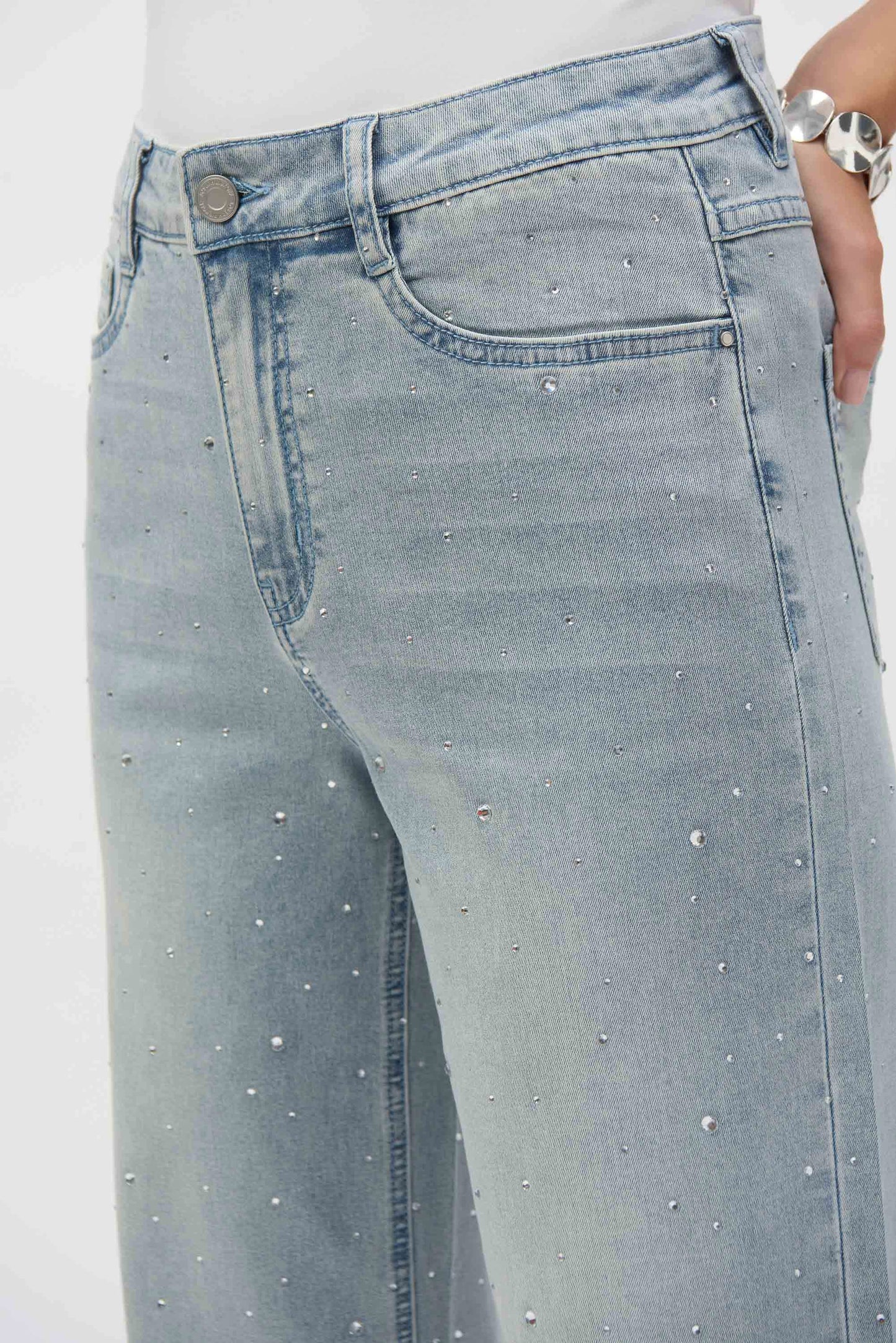 Jean classique extensible à jambe large avec cristaux/JR