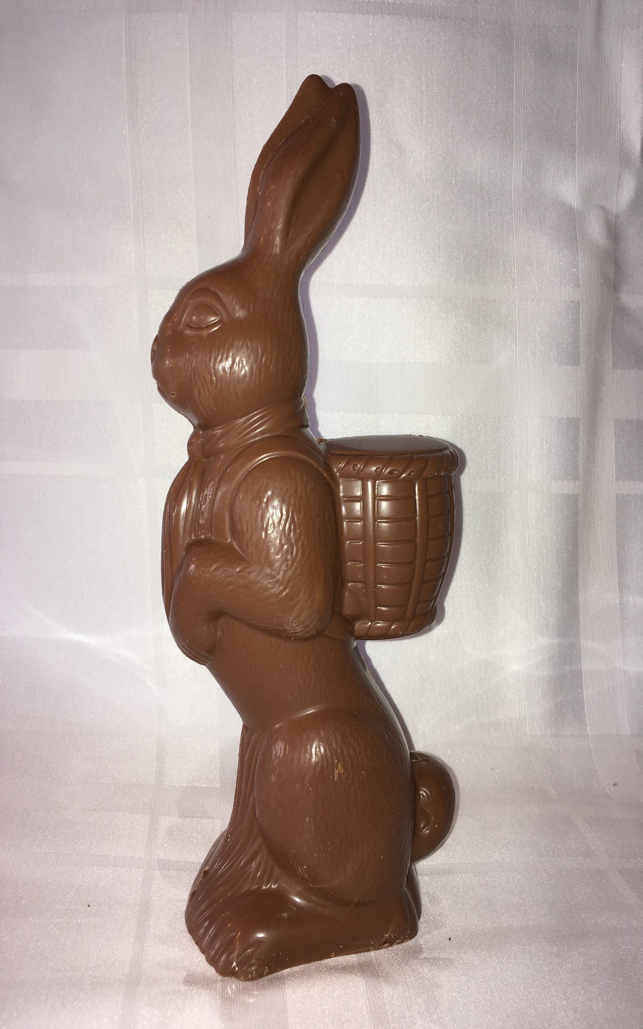 Chocolat belge lapin panier au dos 200g environ