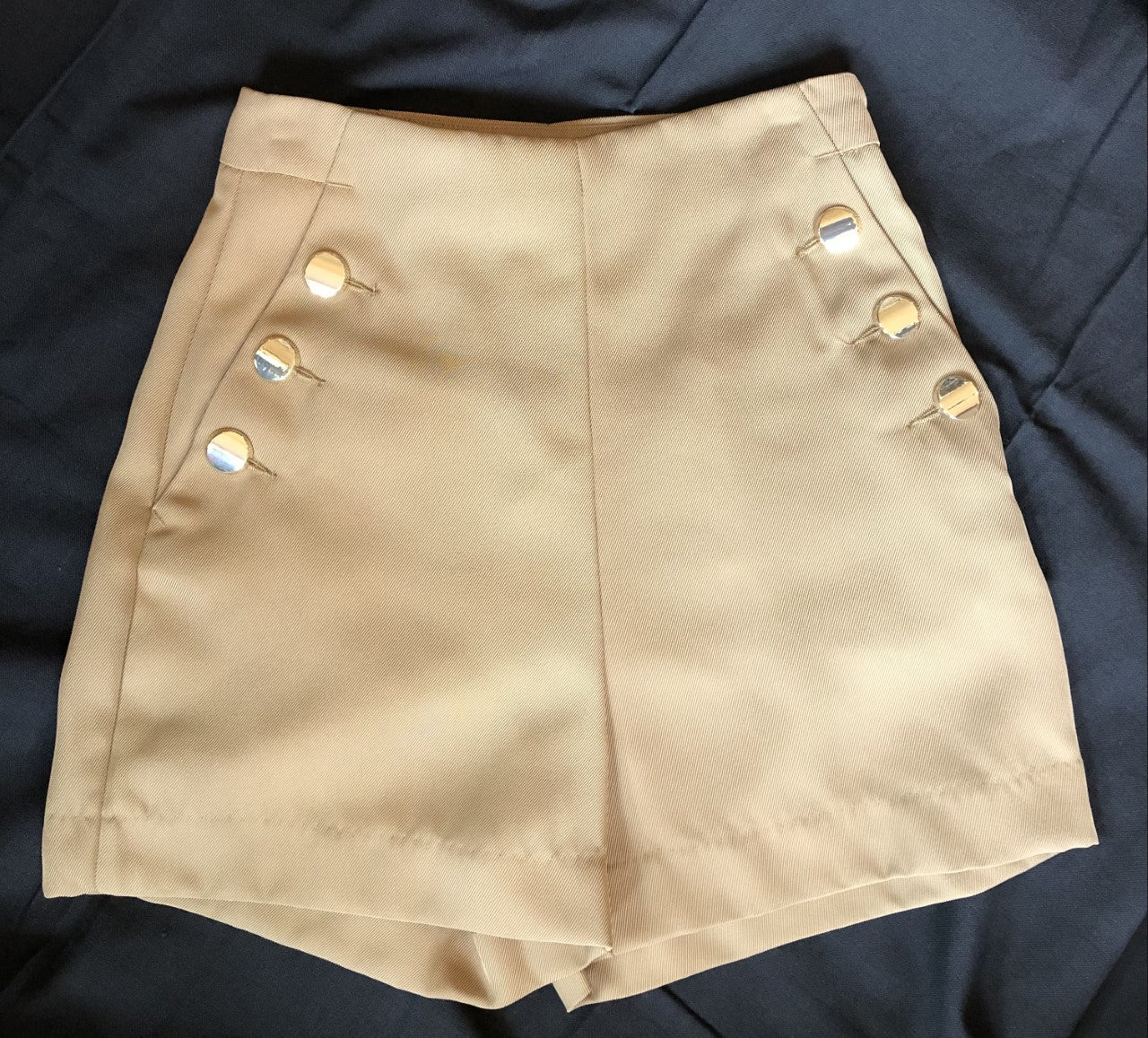 Short caramel foncé /Black tape