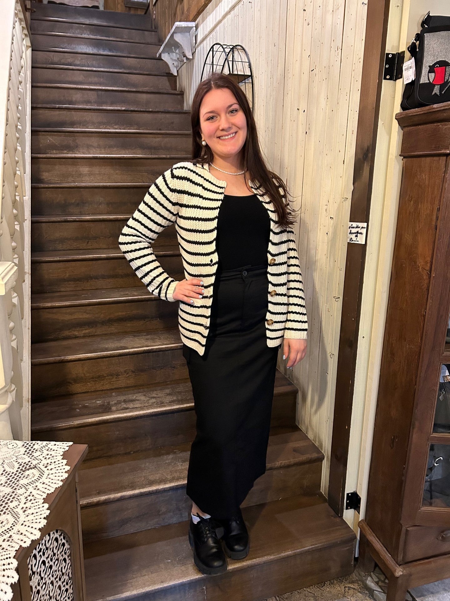 Cardigan en tricot crème avec rayures noires /Soya