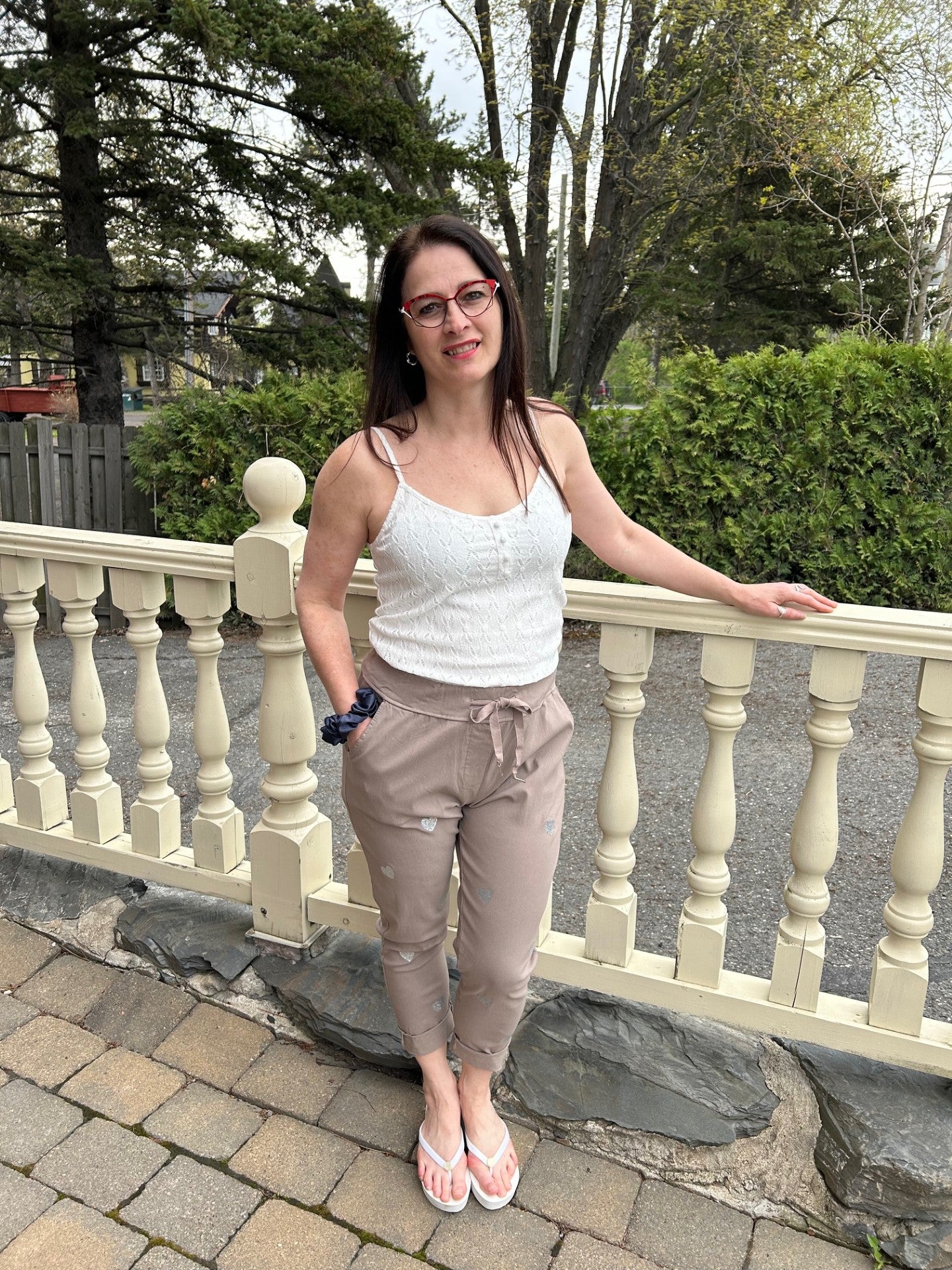 Pantalon pull-on beige avec motif coeur argent /Eternelle