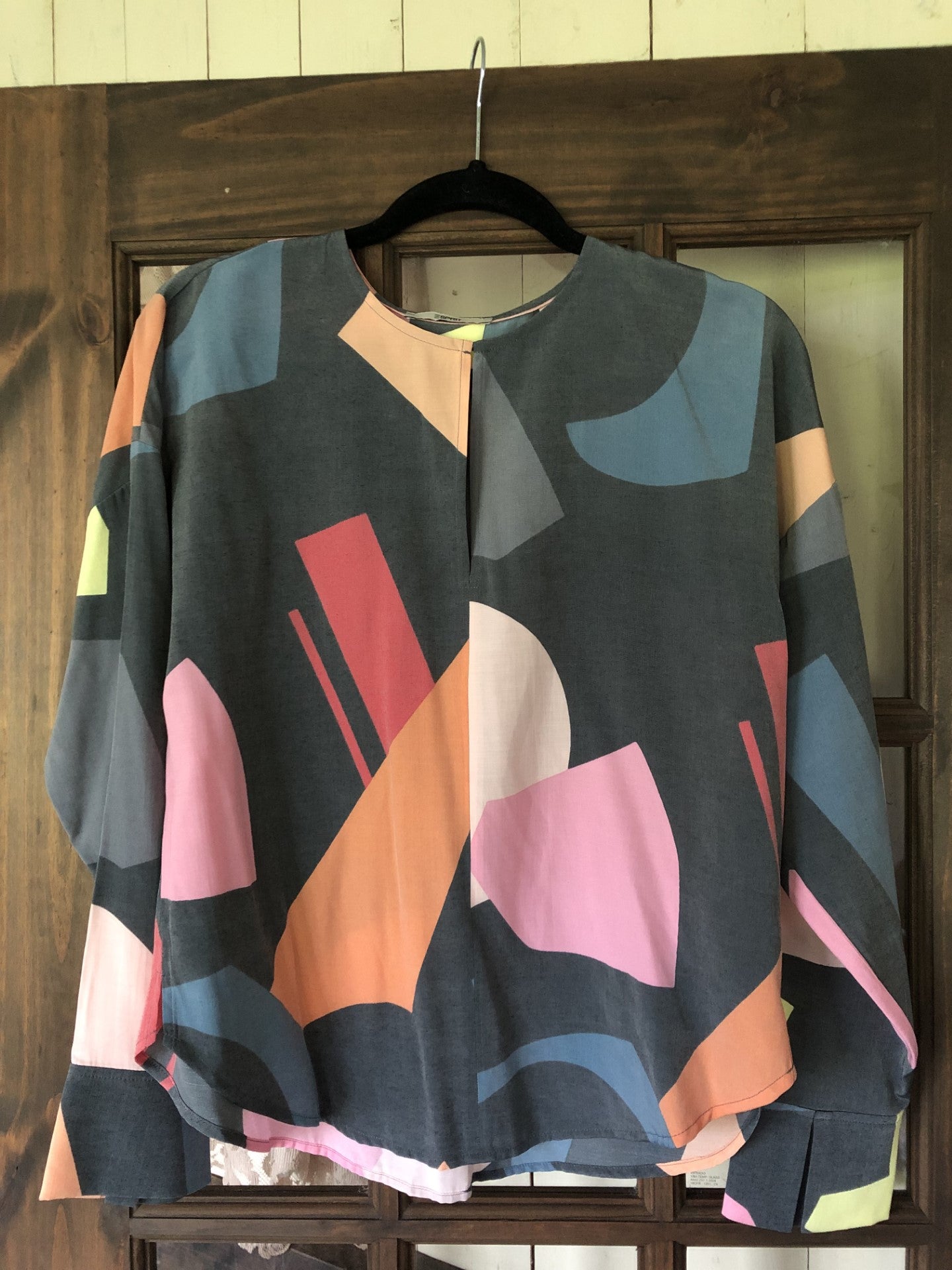 Blouse grise avec motifs colorés/Esprit