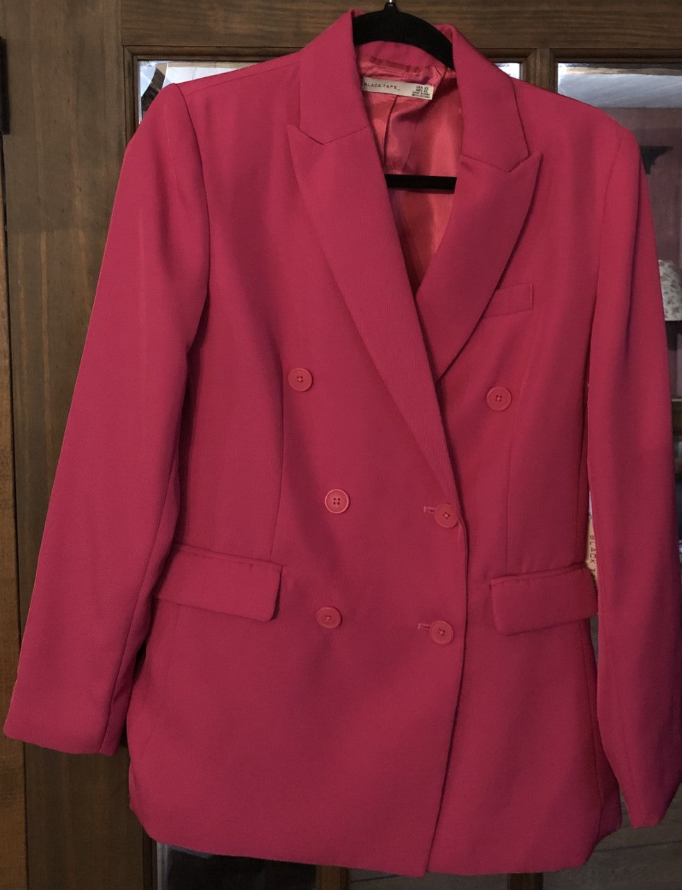 veston rose /Black tape