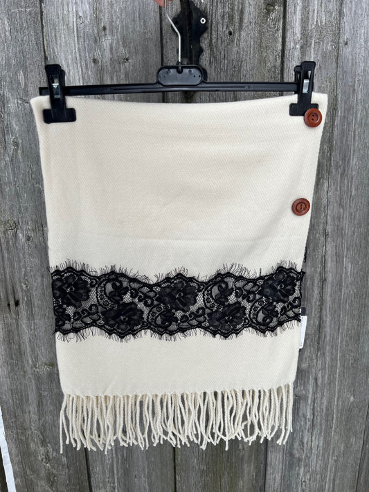 Foulard shawl crème avec dentelle noire