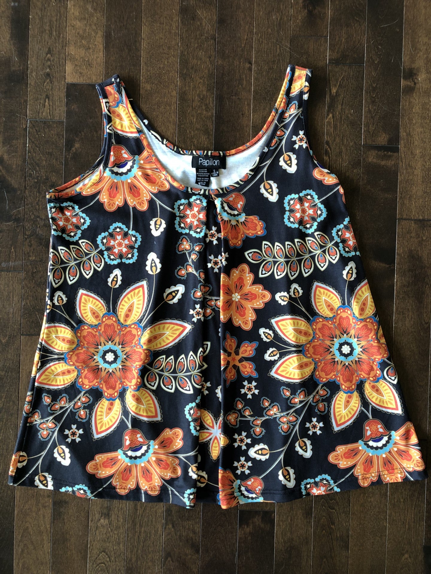 Camisole lousse noire avec motif fleuri/Papillon